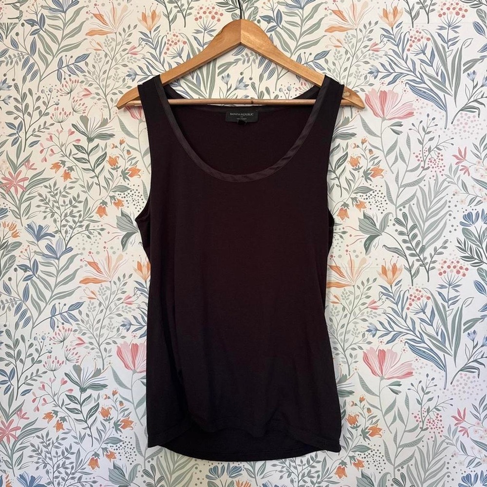 Banana Republic Black Scoop‎ Neck Tank Top Satin Trim